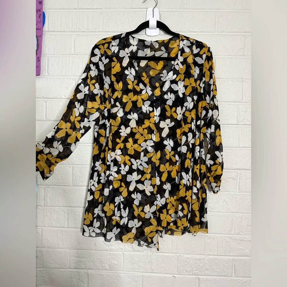 Women’s beautiful floral top L / XL ⚡️
